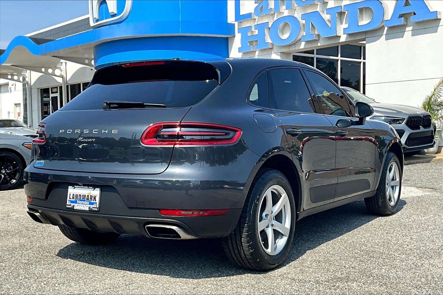 Used 2017 Porsche Macan w/ Premium Package Plus AWD/4WD image 2