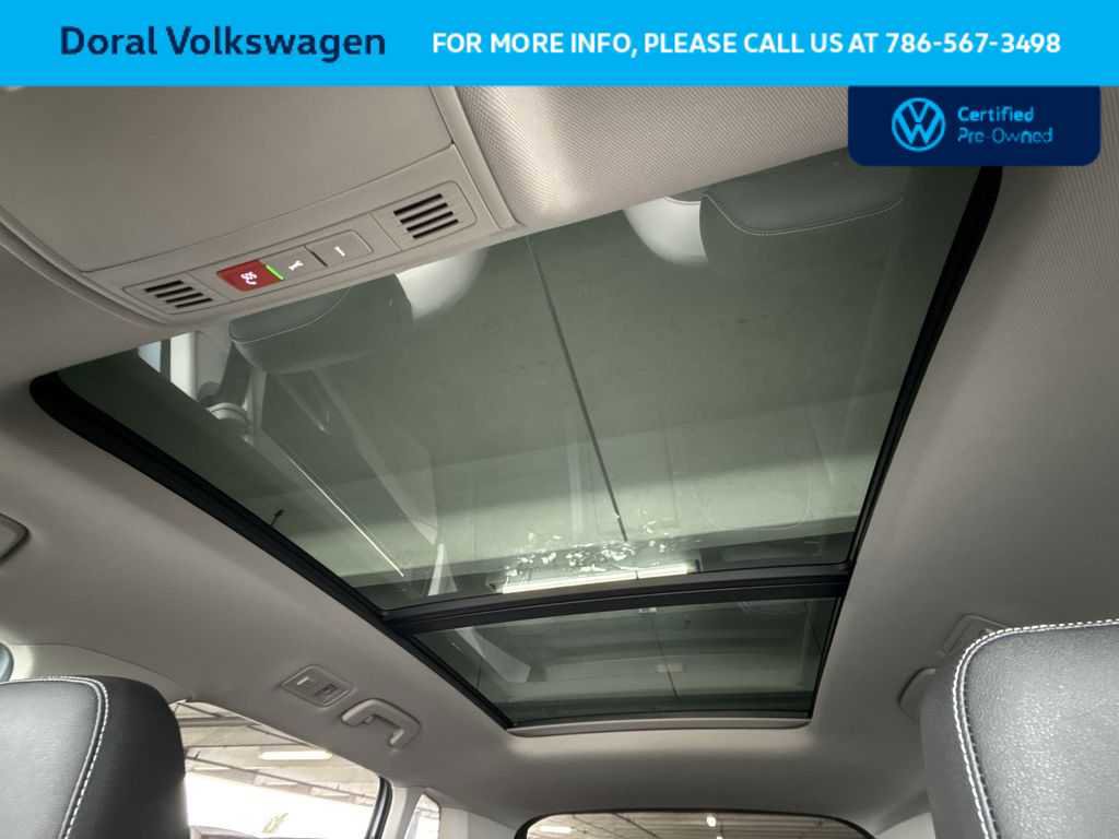 Used 2025 Volkswagen Taos SE FWD image 17