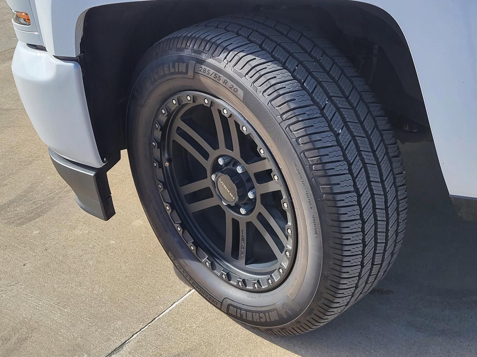 Used 2018 Chevrolet Silverado 1500 Custom w/ Custom Value Package image 12