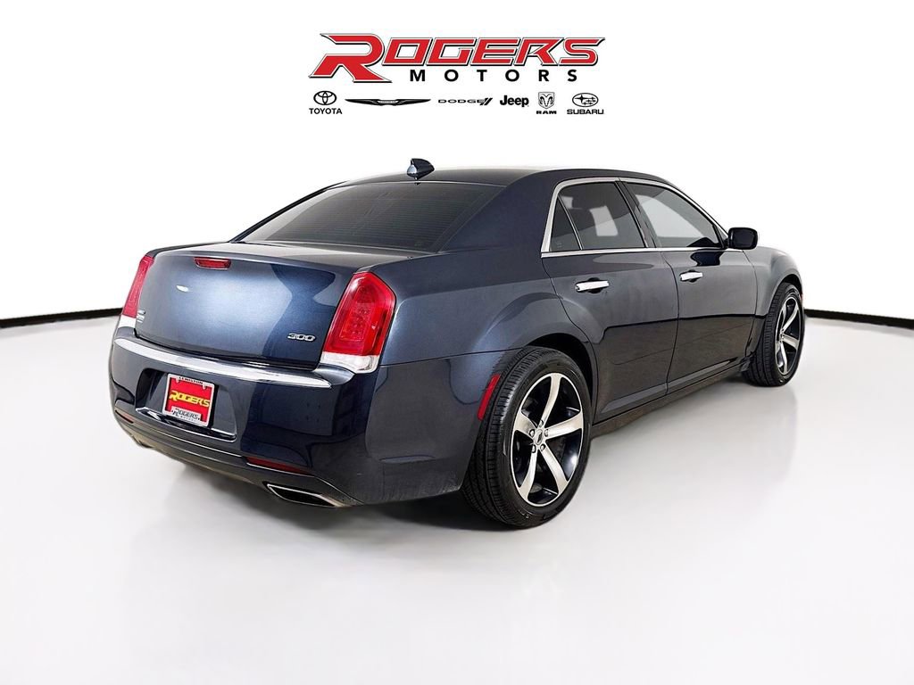 Used 2018 Chrysler 300 Limited image 8