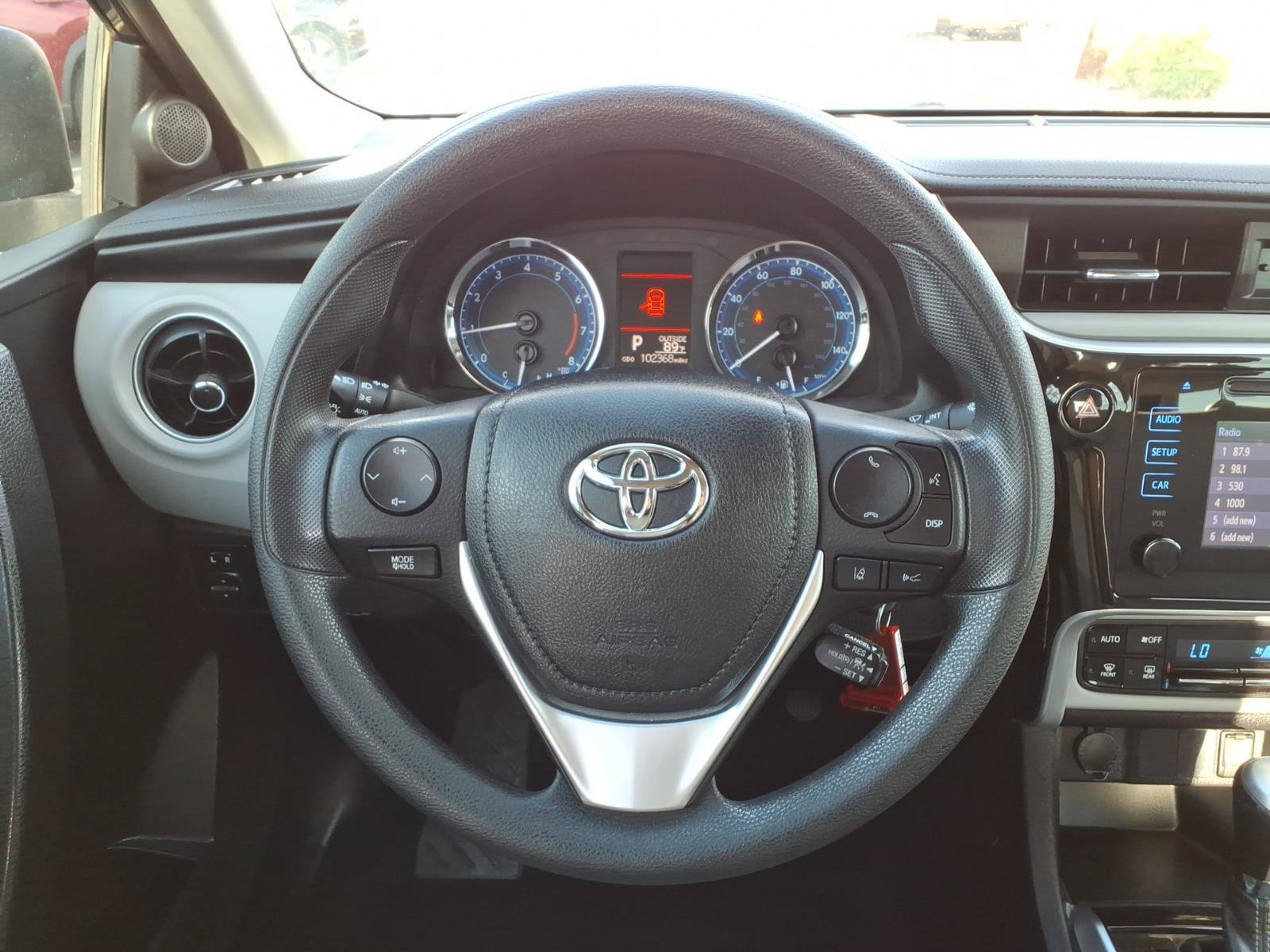 Used 2018 Toyota Corolla LE w/ Carpet Mat Package (TMS) FWD image 12