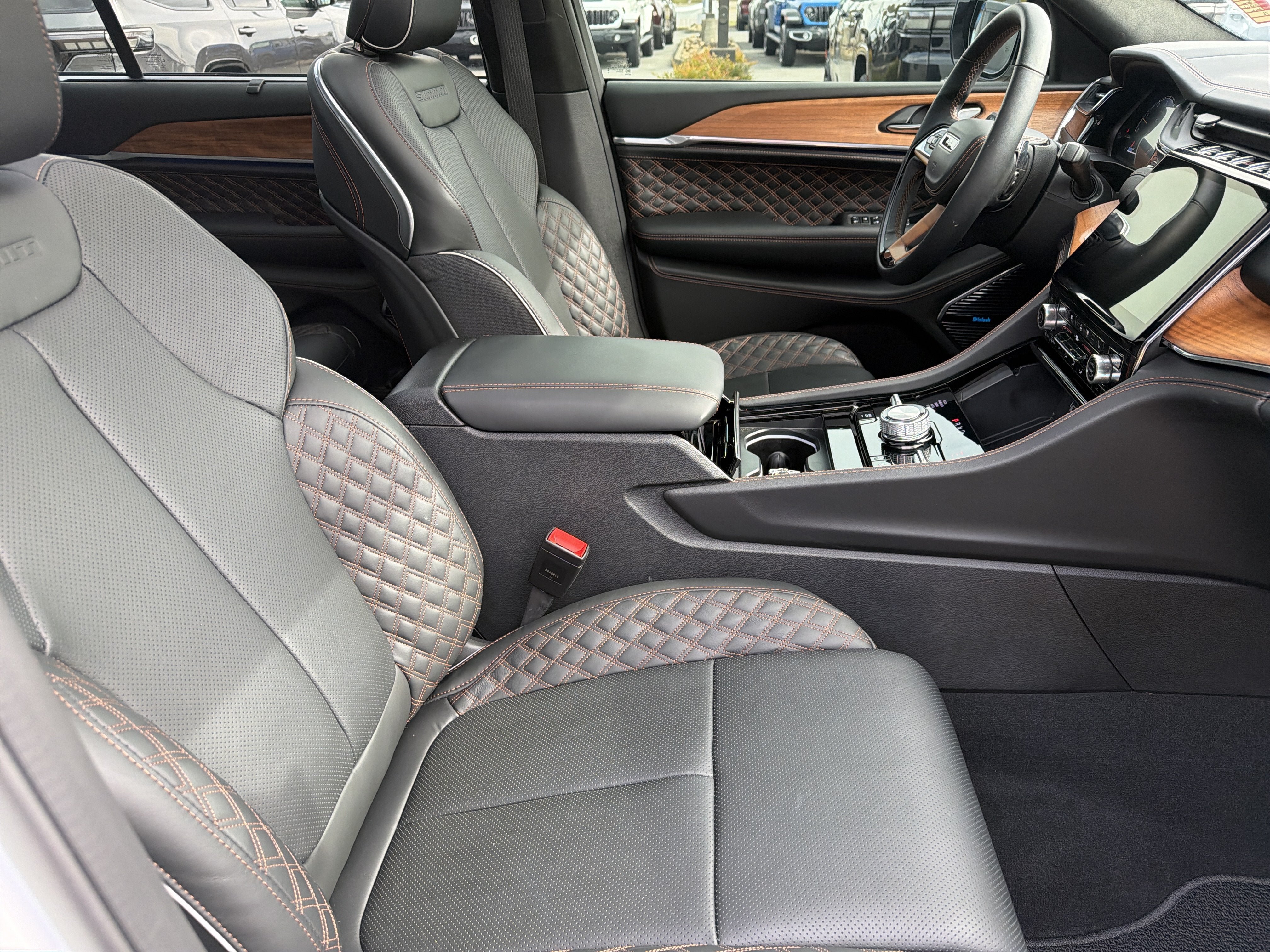 Used 2025 Jeep Grand Cherokee L Summit AWD/4WD image 34