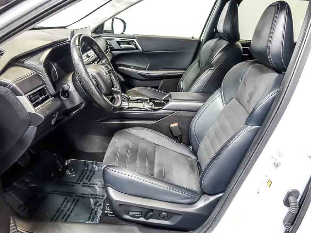 Used 2025 Mitsubishi Outlander SE AWD/4WD image 12
