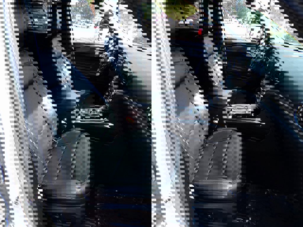 Used 2020 Ford Explorer XLT w/ Equipment Group 202A image 6