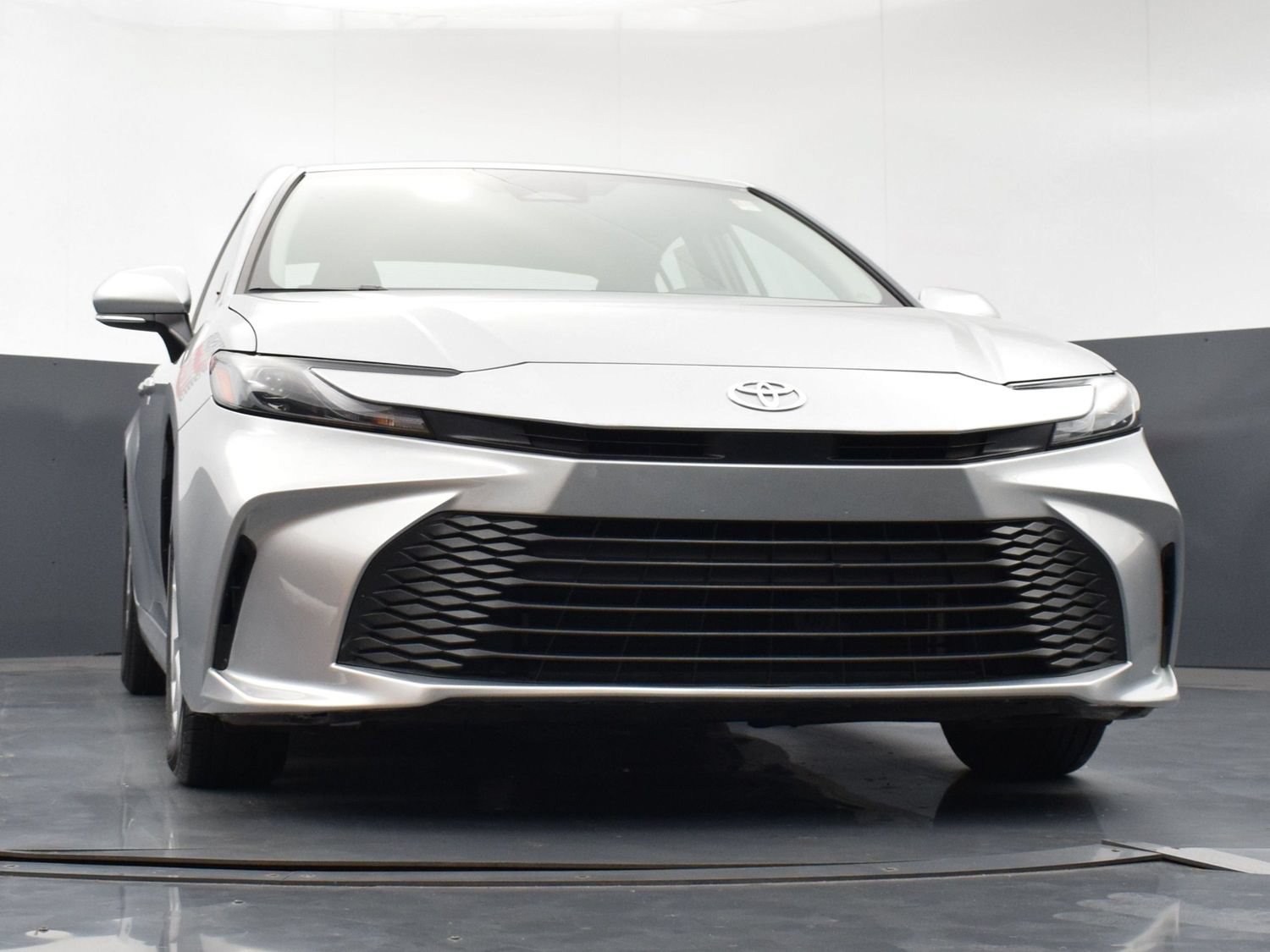 Used 2025 Toyota Camry LE FWD image 29