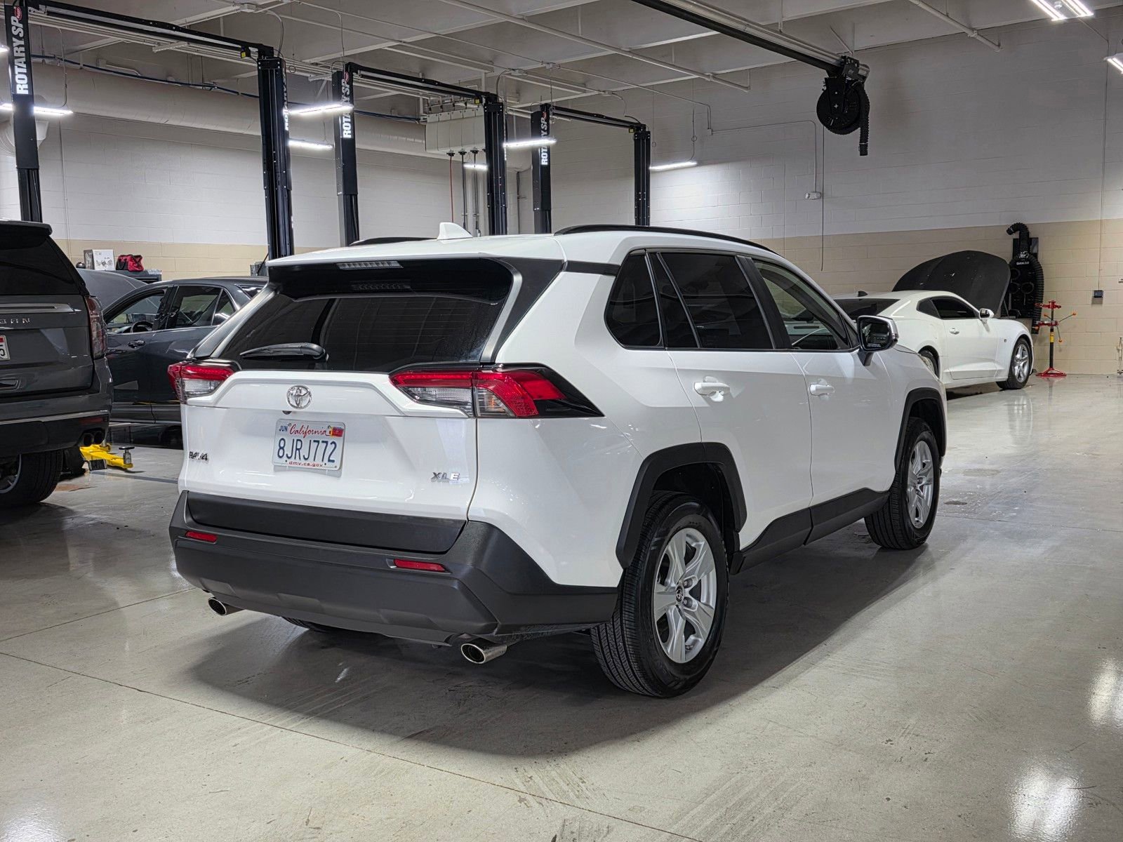 Used 2019 Toyota RAV4 XLE FWD image 7