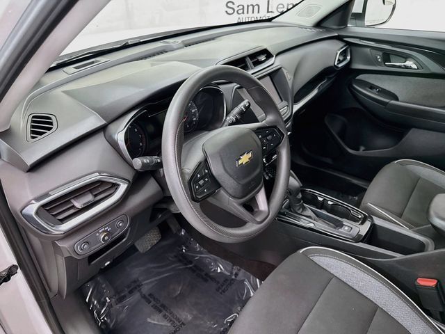 Used 2022 Chevrolet TrailBlazer LT w/ LPO, Blackout Package FWD image 9