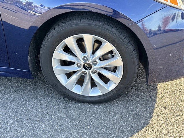 Used 2017 Kia Optima EX w/ Premium Package image 4