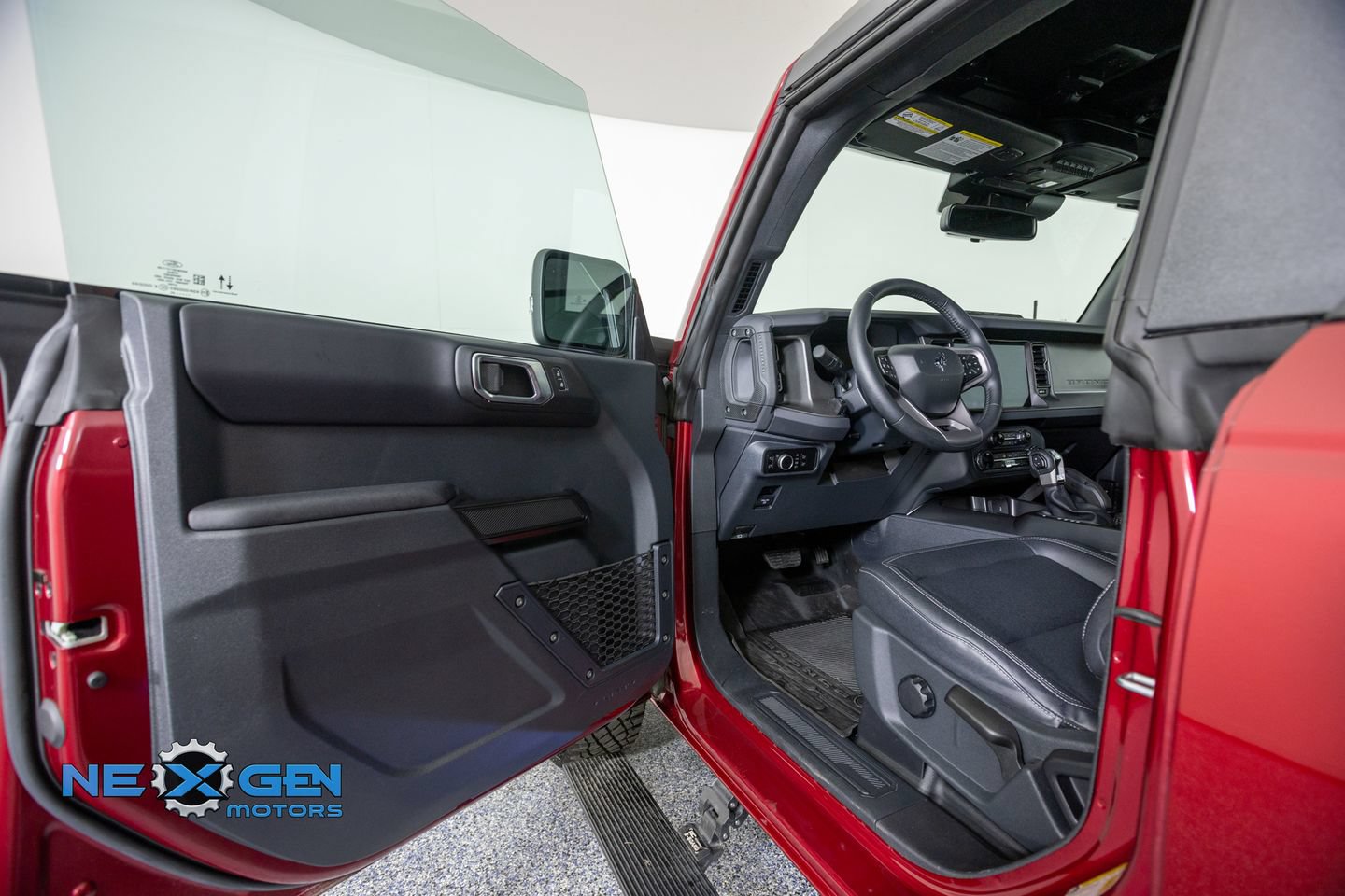 Used 2025 Ford Bronco Badlands AWD/4WD image 9