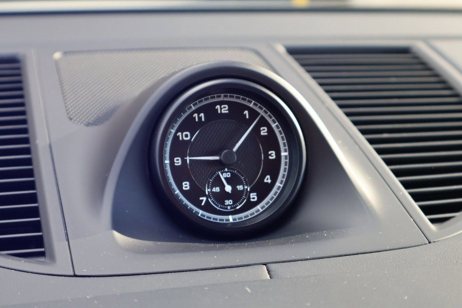 Certified 2025 Porsche Macan image 28