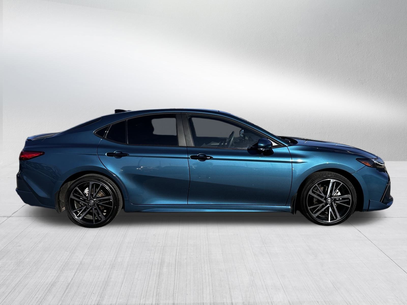 Used 2025 Toyota Camry XSE image 8