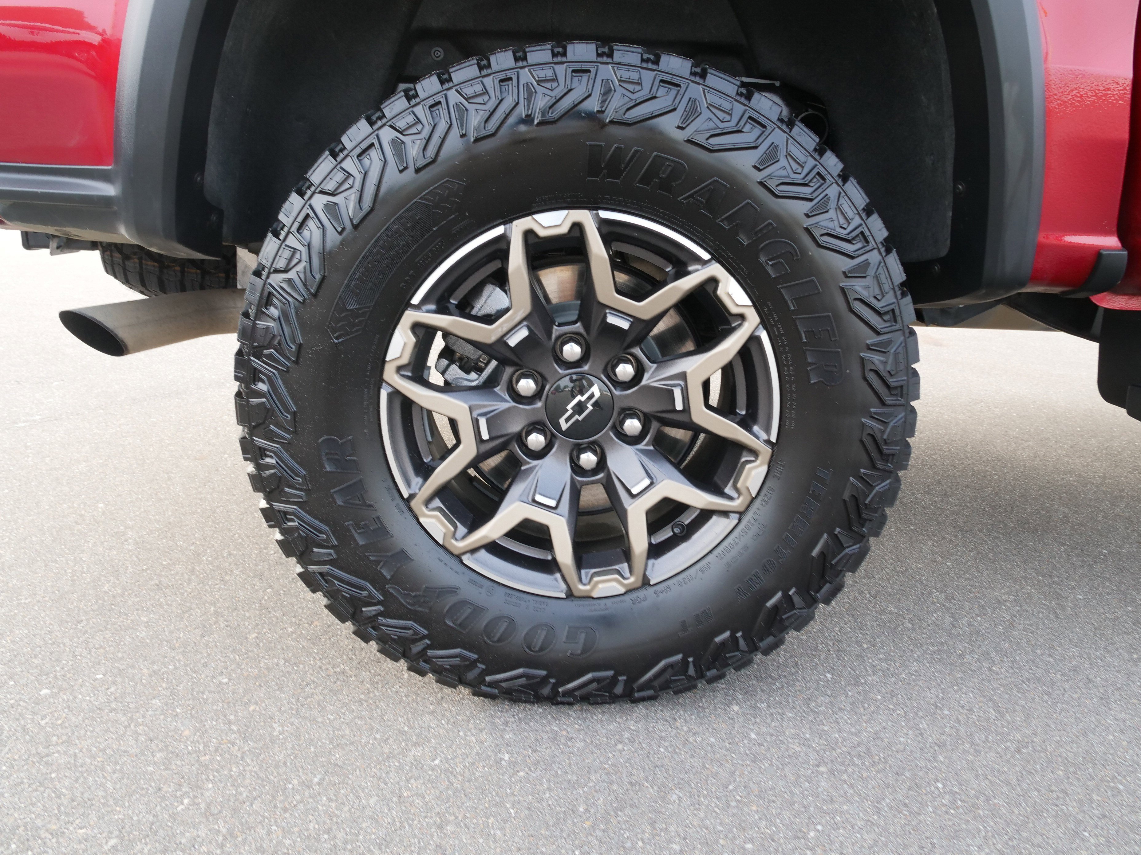 Used 2024 Chevrolet Colorado ZR2 w/ Technology Package image 12