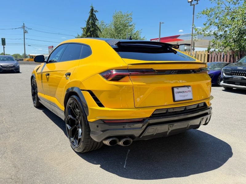 Used 2023 Lamborghini Urus Performante AWD/4WD image 8
