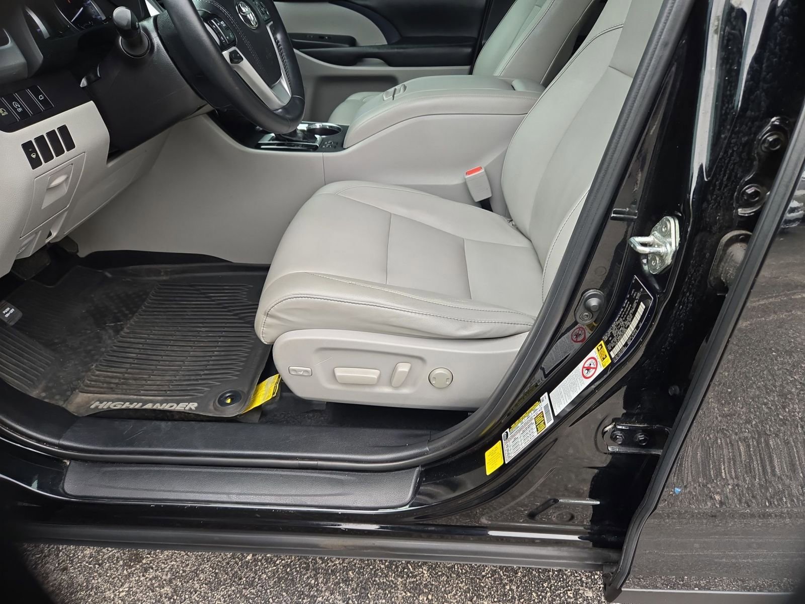 Used 2019 Toyota Highlander XLE image 23