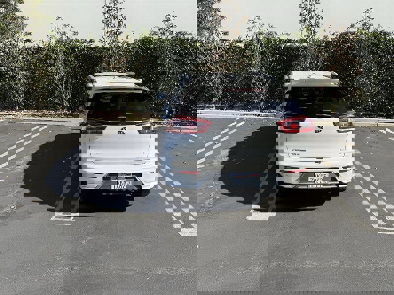 Used 2017 Kia Niro Touring w/ Advanced Technology Package image 9