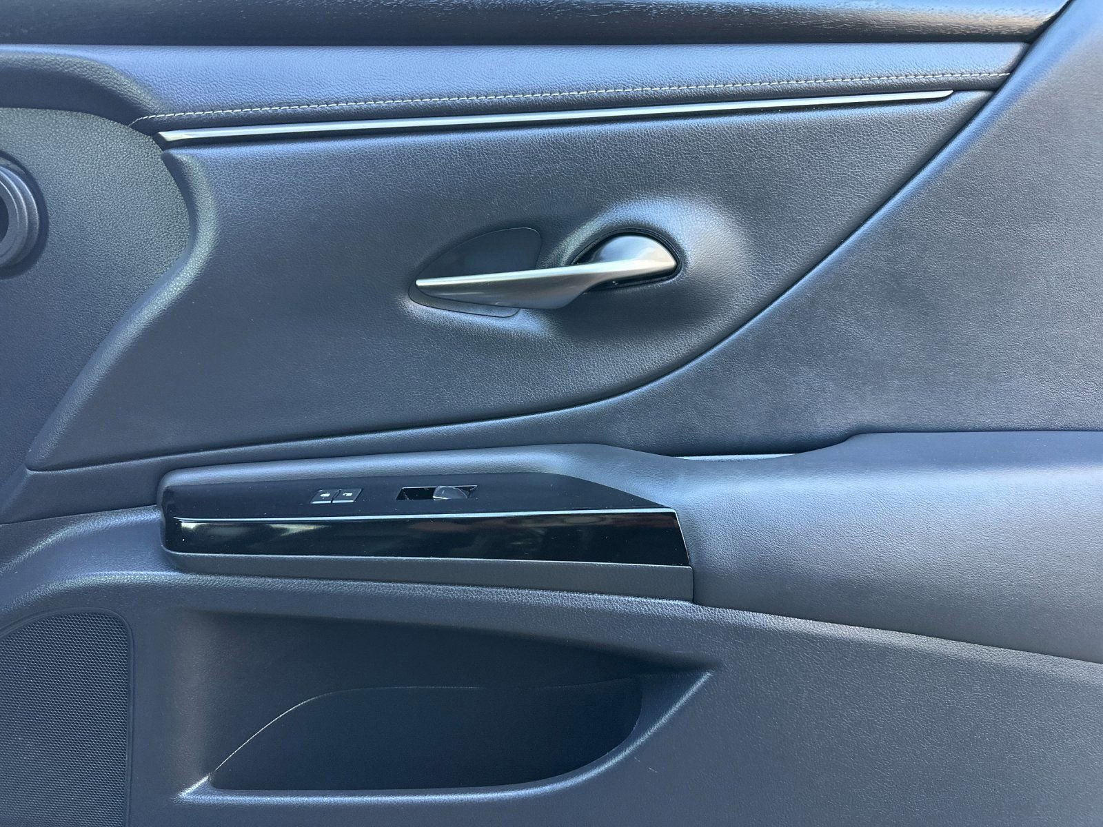 Used 2023 Lexus ES 350 w/ Premium Package FWD image 19