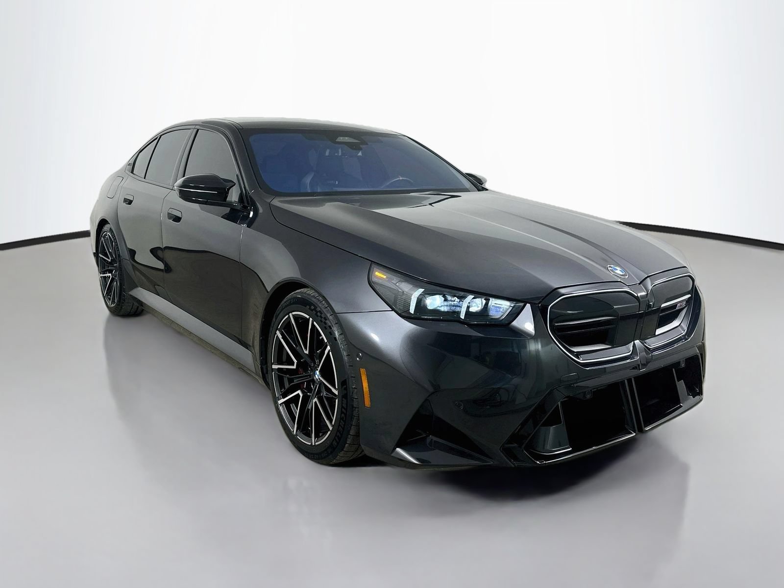 Used 2025 BMW M5 w/ Executive Package AWD/4WD image 3