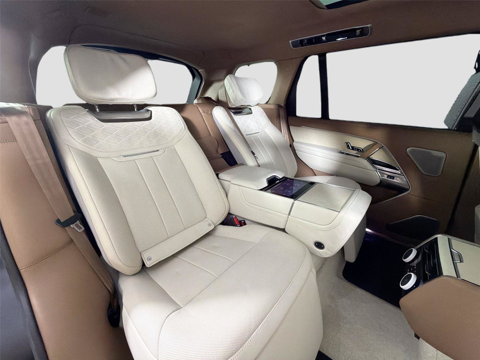 Certified 2023 Land Rover Range Rover SV AWD/4WD image 28