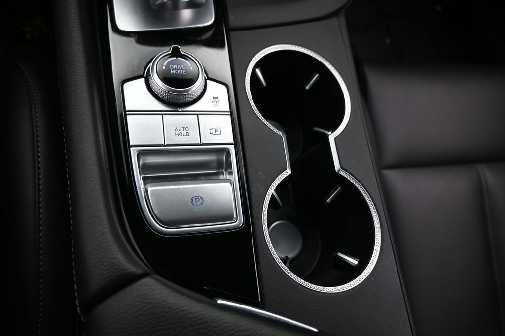 Used 2025 Genesis G70 2.5T RWD image 28