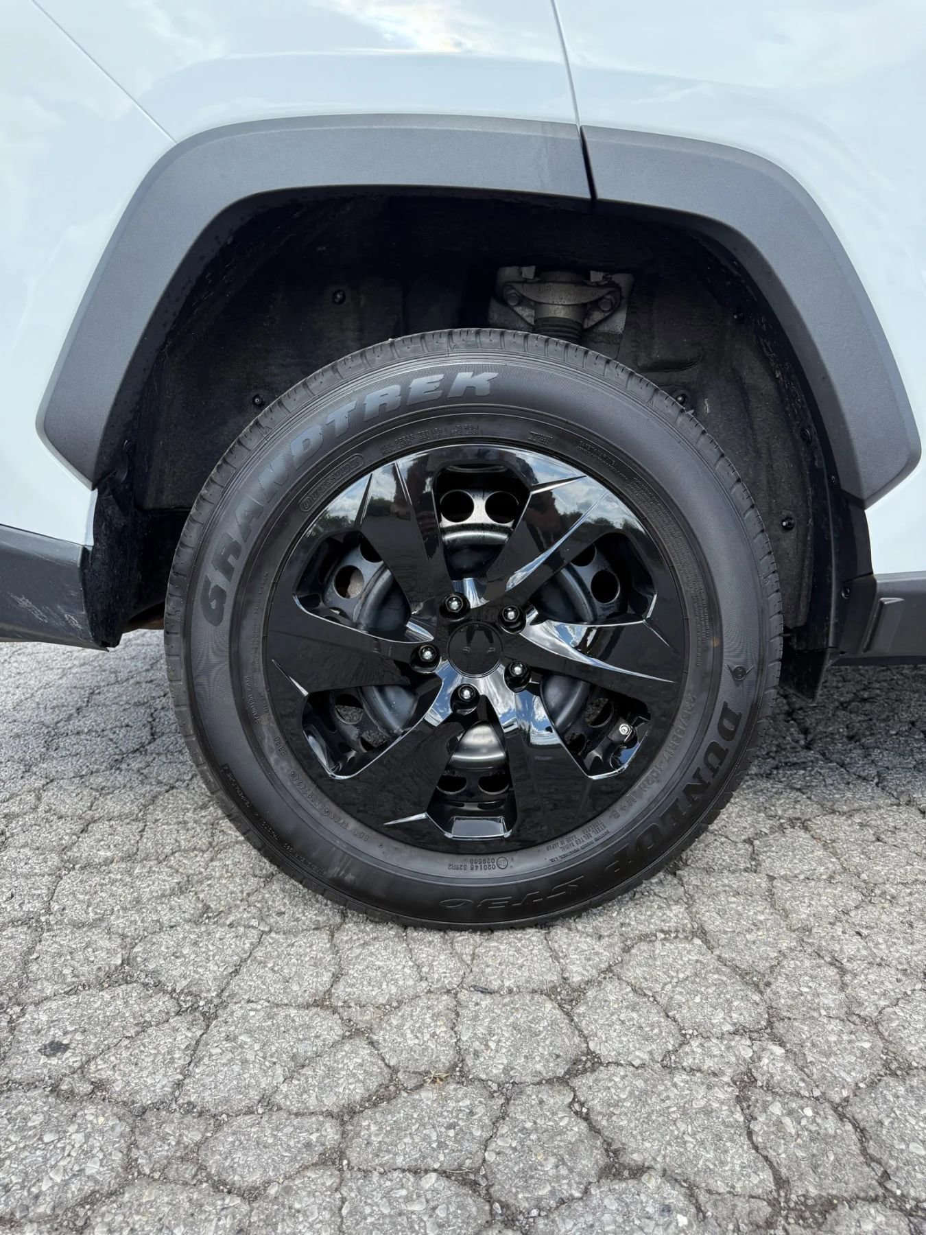 Used 2021 Toyota RAV4 LE image 28