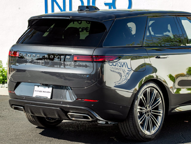 New 2026 Land Rover Range Rover Sport Dynamic SE AWD/4WD image 7