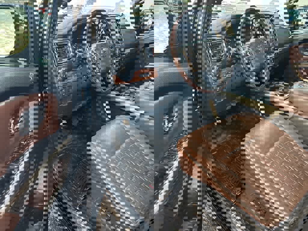 Used 2021 Nissan Titan Platinum Reserve w/ Moonroof Package image 10