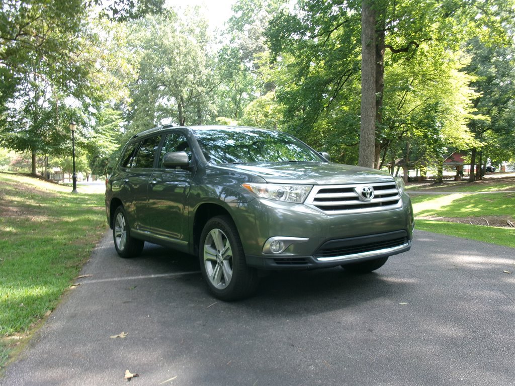 Used 2012 Toyota Highlander Limited w/ Tow Pkg FWD image 3