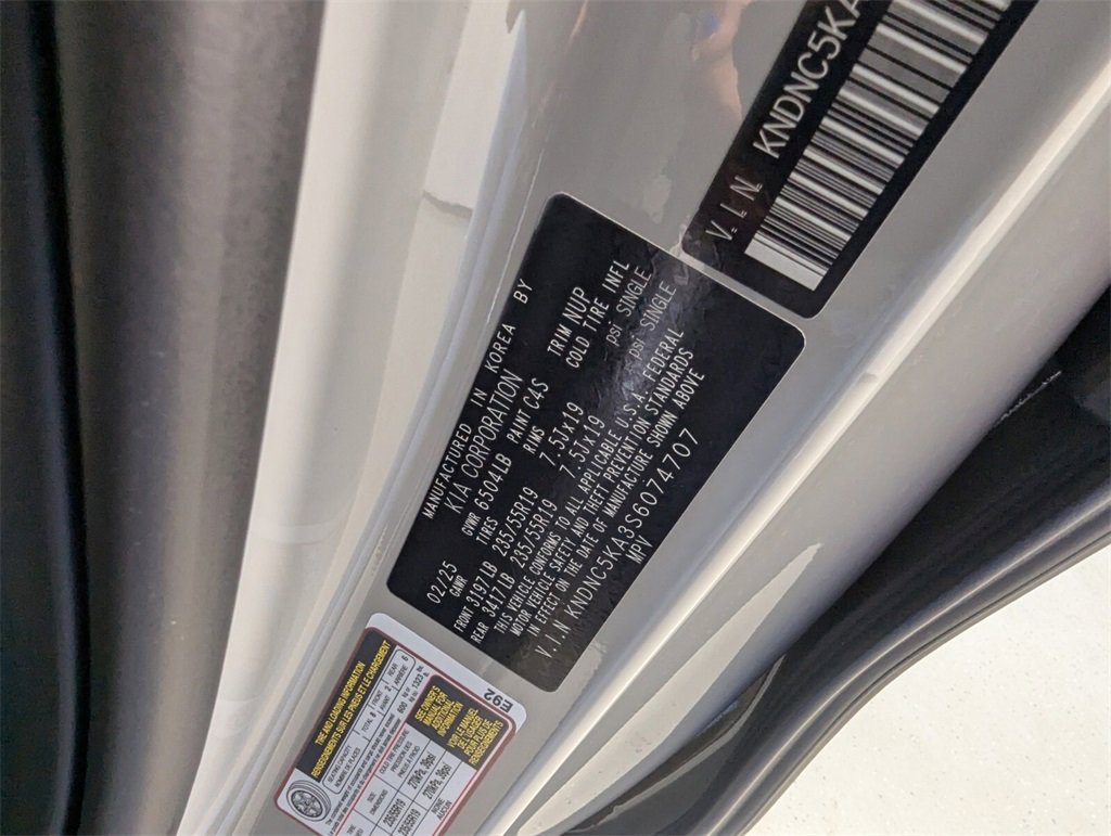 New 2025 Kia Carnival EX image 30