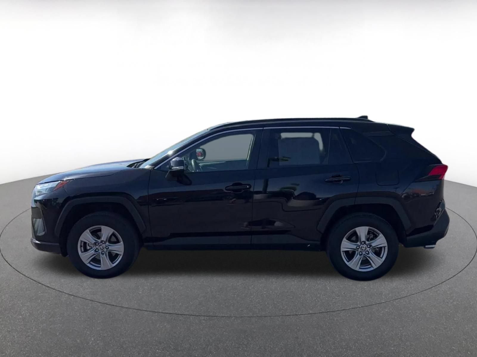 Used 2025 Toyota RAV4 XLE w/ Convenience Package AWD/4WD image 8