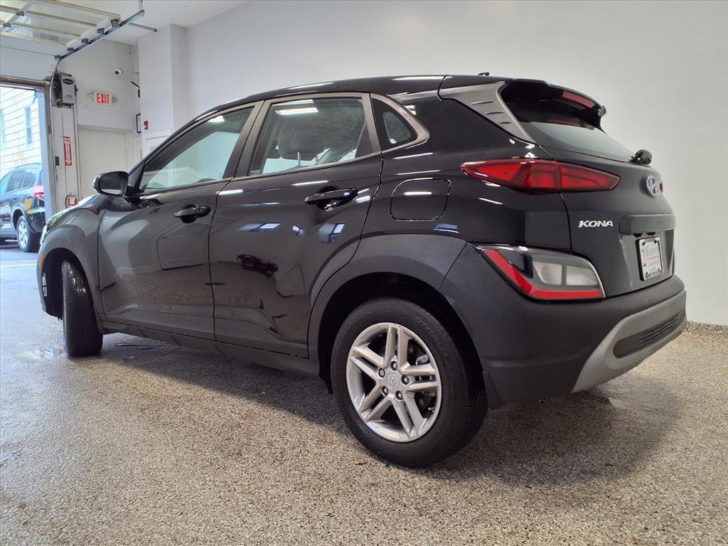 Used 2023 Hyundai Kona SE image 2