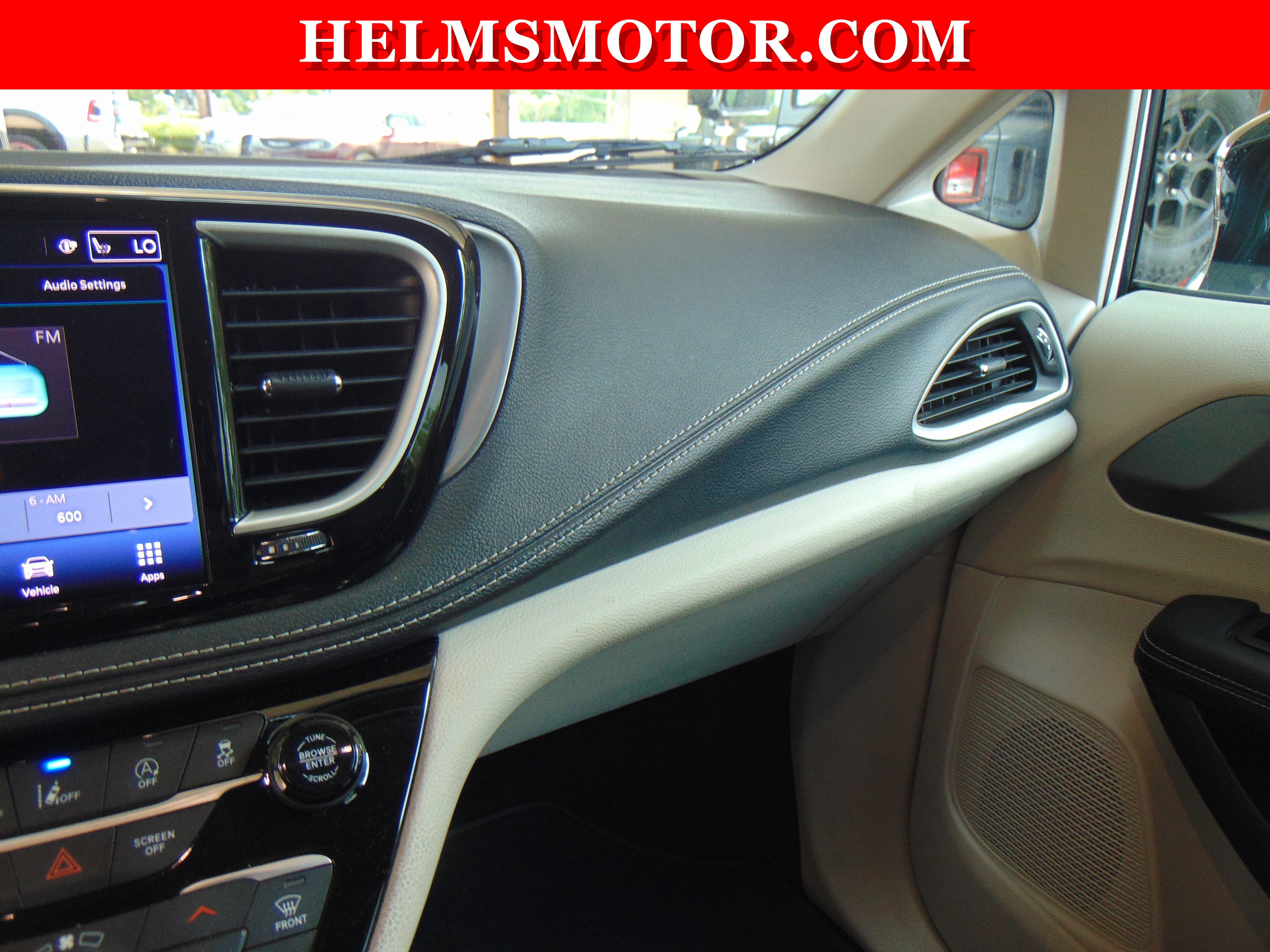 Certified 2024 Chrysler Pacifica Touring-L FWD image 23