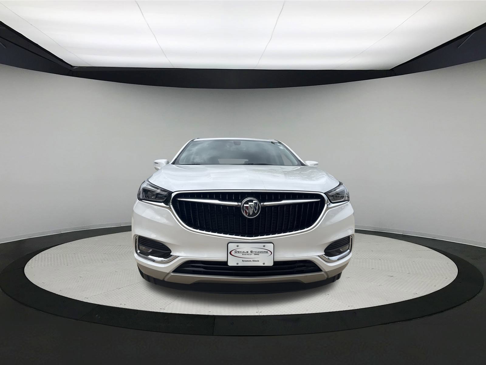 Used 2020 Buick Enclave Essence w/ Sound and Sites Package image 2