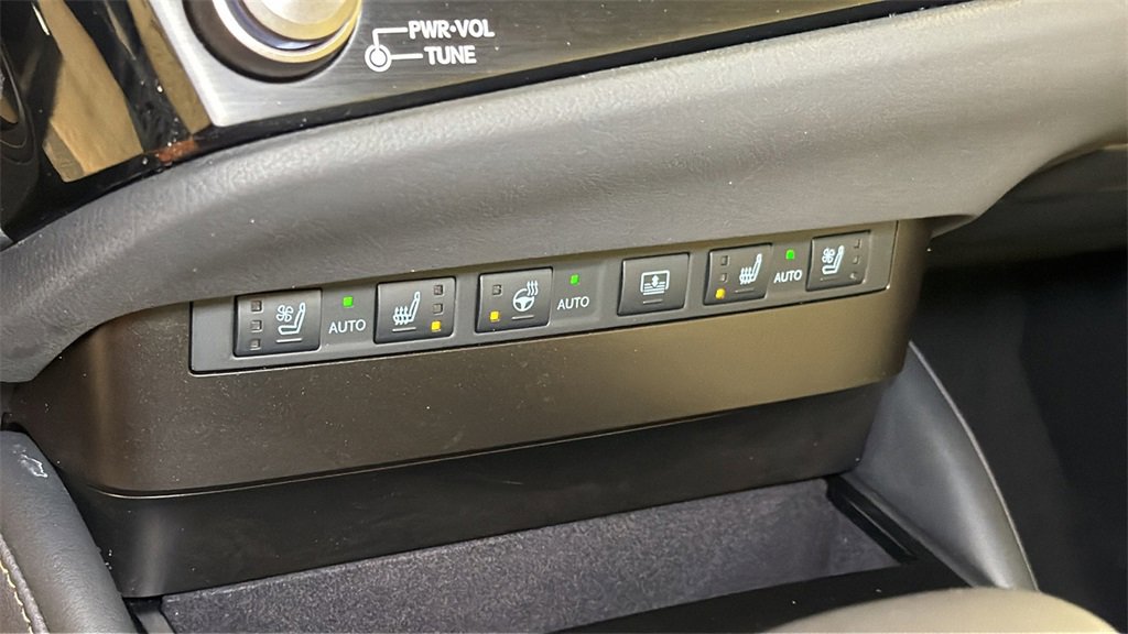 Certified 2025 Lexus ES 350 Ultra Luxury w/ Accessory Package (Z2) image 29