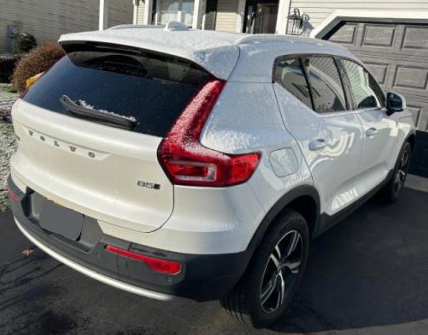 Used 2023 Volvo XC40 B5 Plus w/ Climate Package image 3