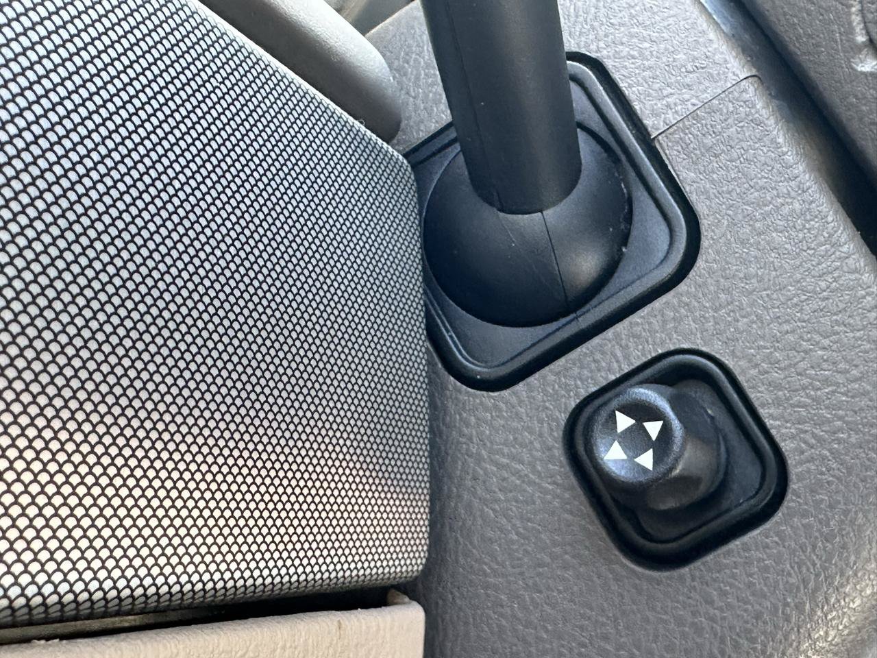 Used 2005 Lincoln LS RWD image 29