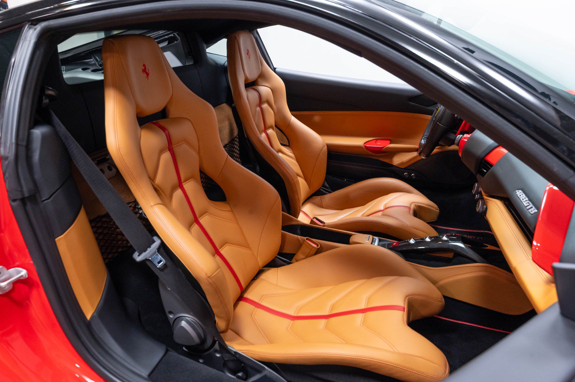 Used 2016 Ferrari 488 GTB RWD image 30