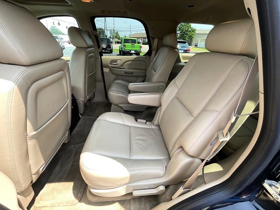 Used 2009 Cadillac Escalade AWD image 30