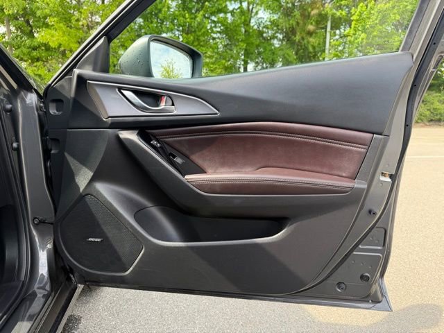 Used 2018 MAZDA MAZDA3 Grand Touring w/ Premium Equipment Package FWD image 30