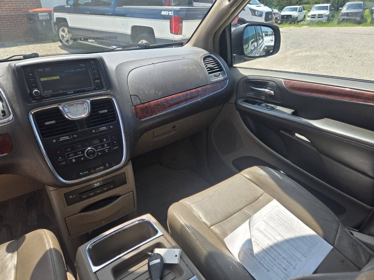 Used 2015 Chrysler Town & Country Limited Platinum FWD image 12