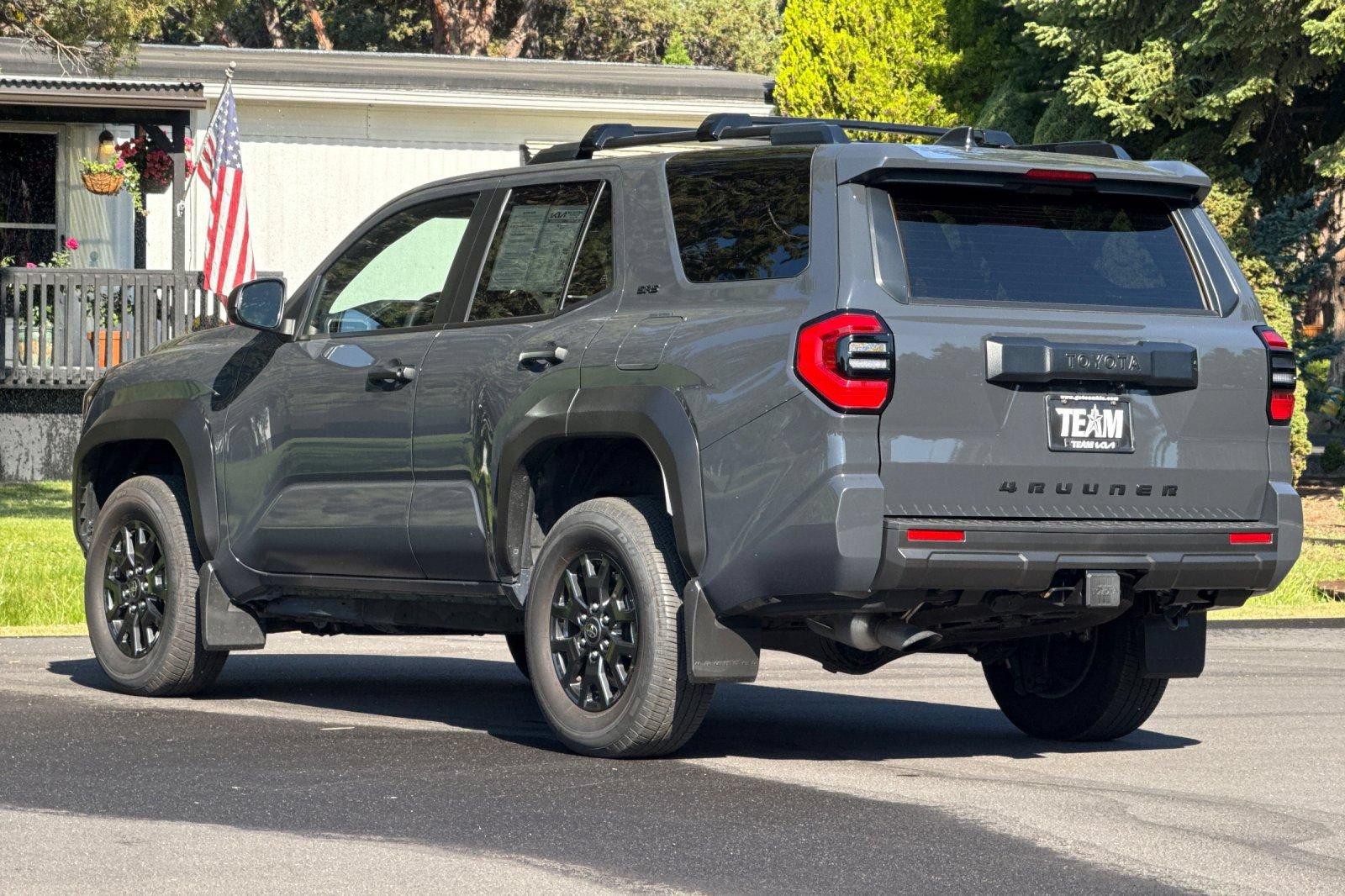 Used 2025 Toyota 4Runner SR5 AWD/4WD image 6