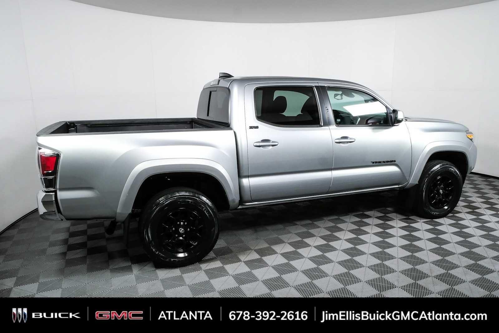 Used 2022 Toyota Tacoma SR5 AWD/4WD image 2