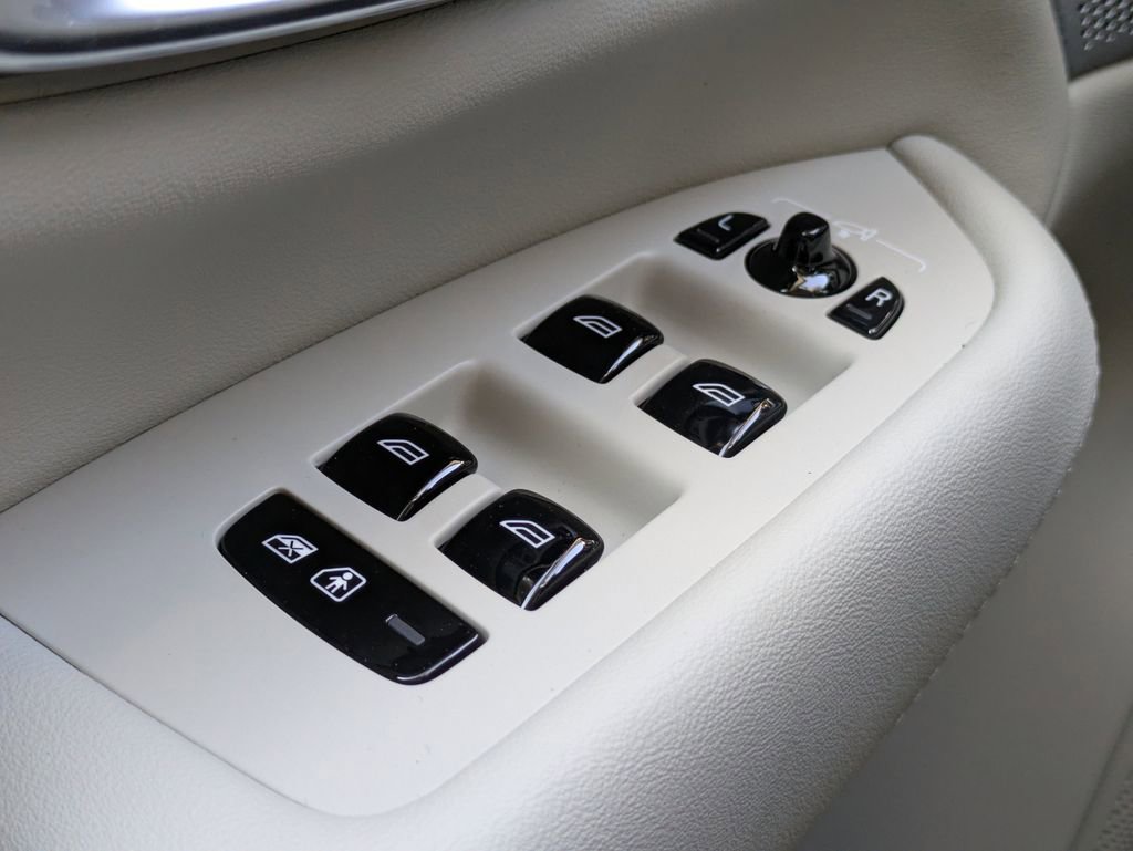 New 2026 Volvo XC90 T8 Ultra w/ Lounge Package image 35