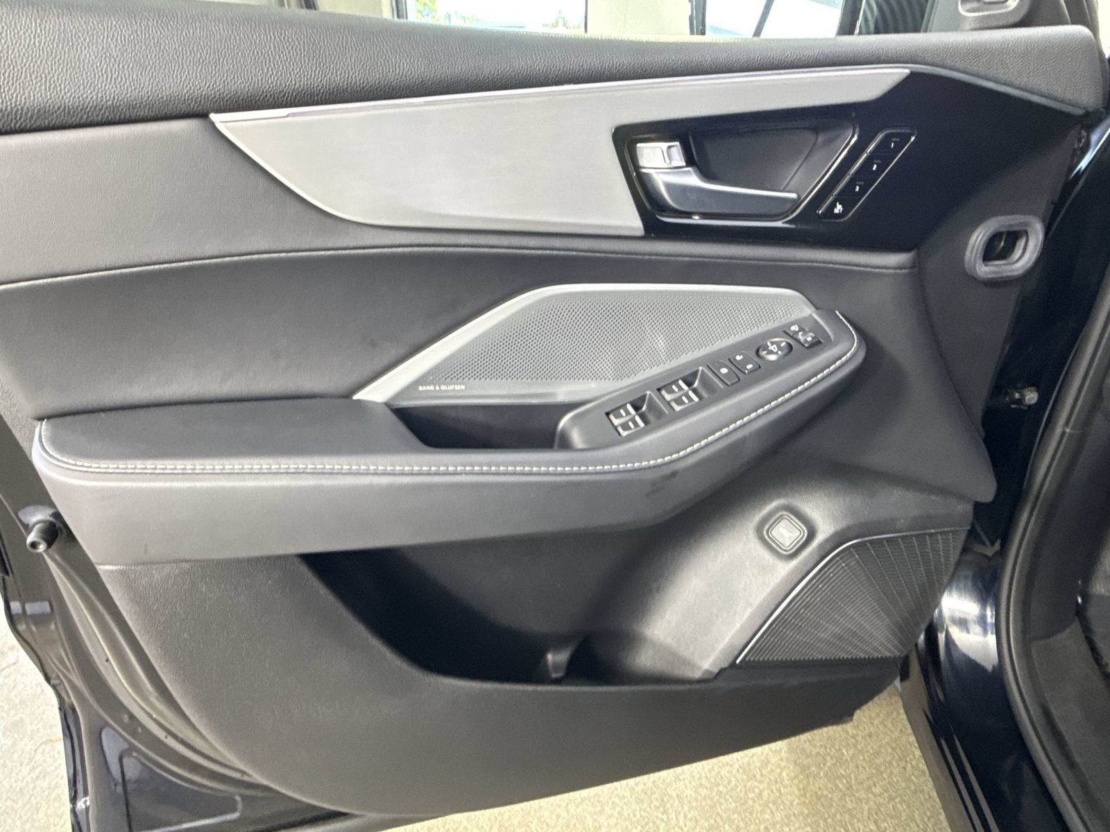 Certified 2025 Acura MDX w/ Technology Package FWD image 22