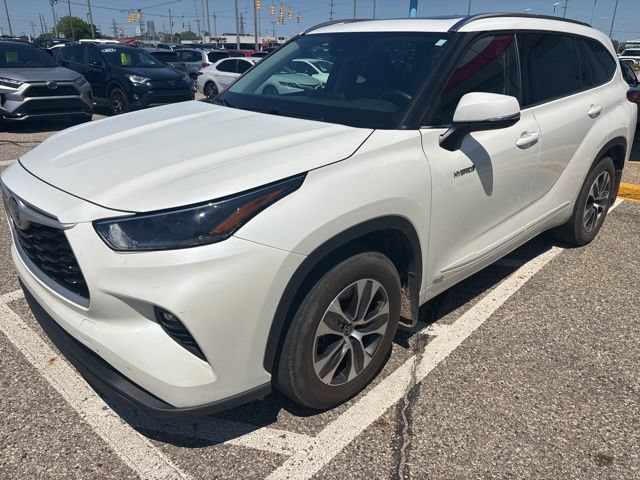 Used 2021 Toyota Highlander XLE AWD/4WD image 4