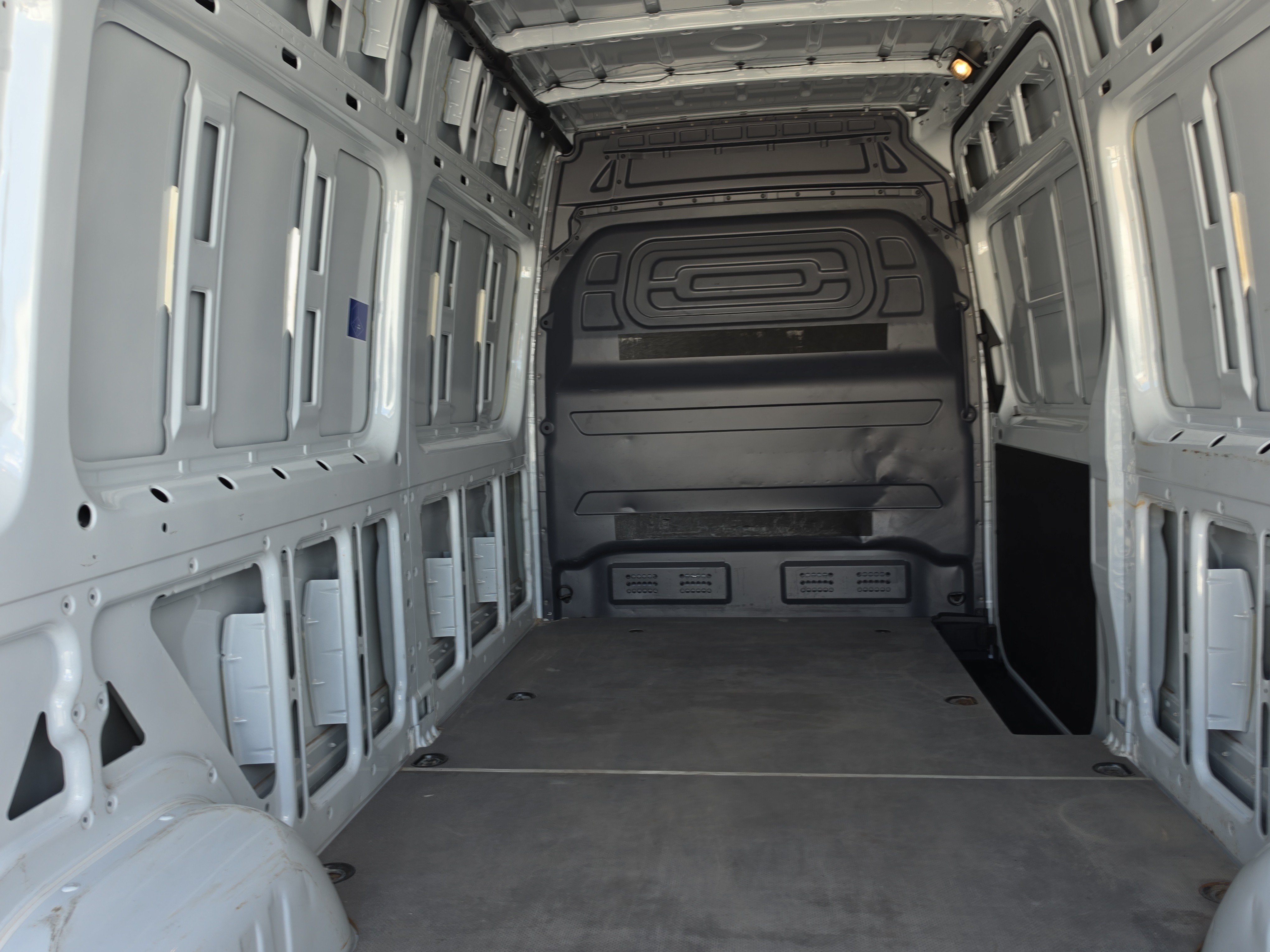 Used 2025 Mercedes-Benz Sprinter 2500 image 11