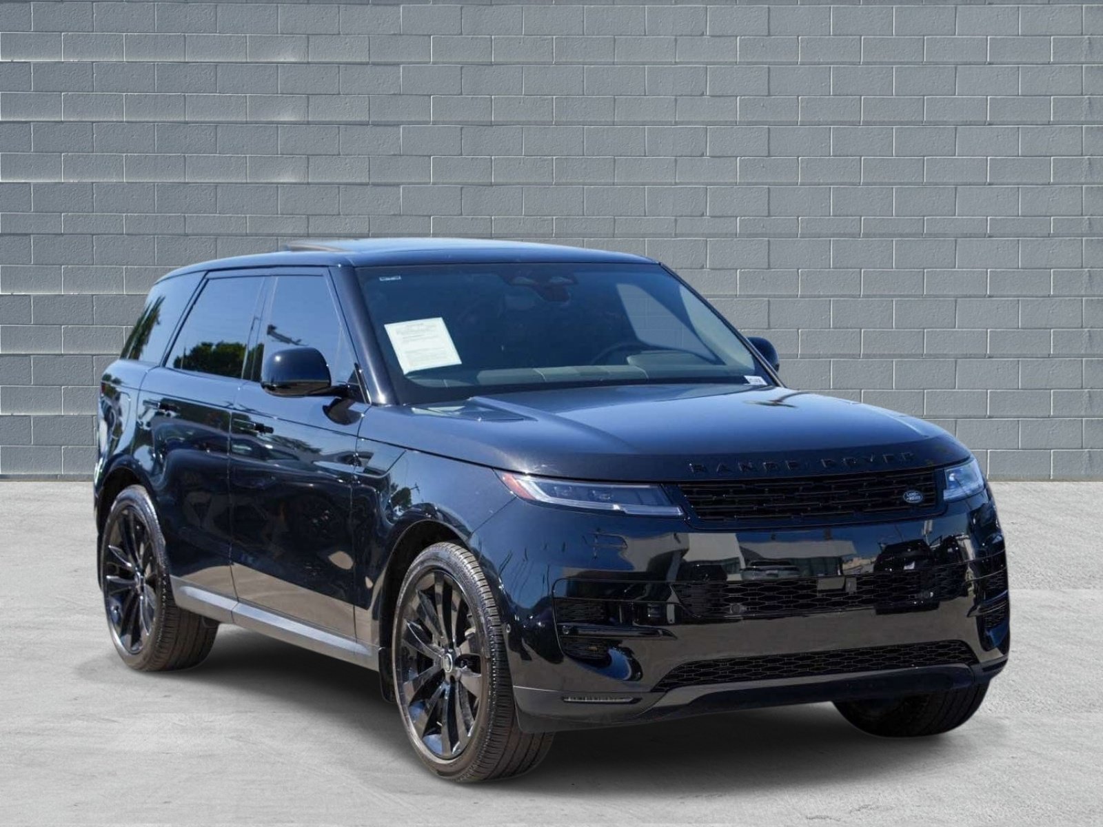 Used 2025 Land Rover Range Rover Sport SE