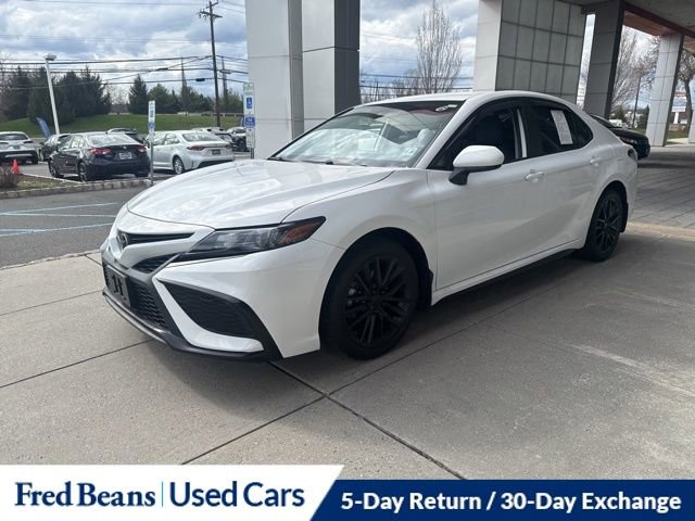 Used 2024 Toyota Camry SE w/ Cold Weather Package image 18