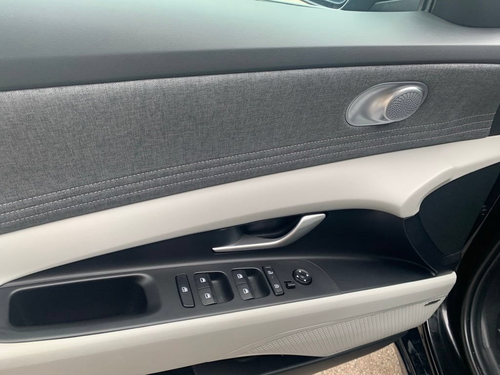 Certified 2024 Hyundai Elantra Limited FWD image 10