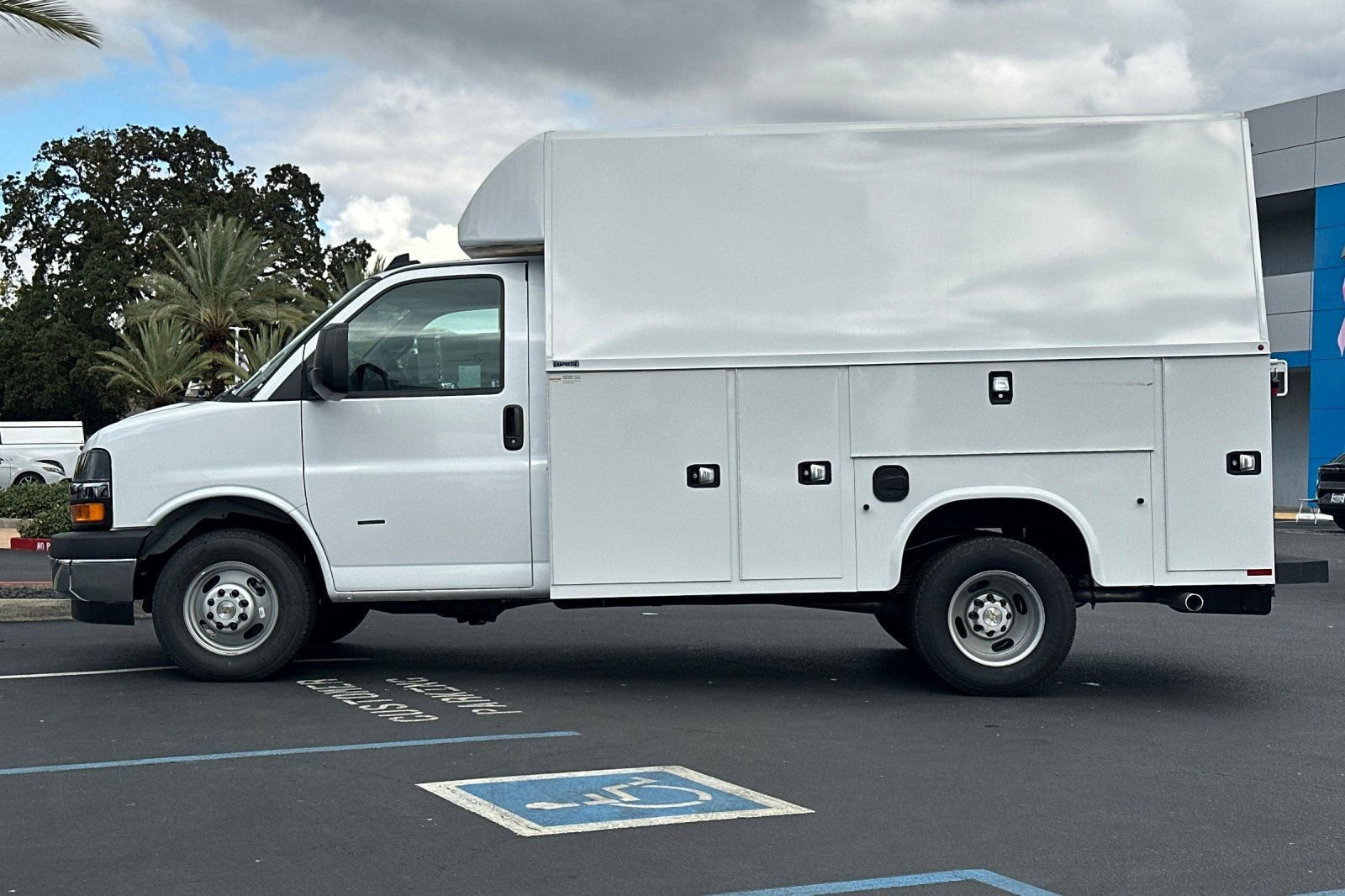 New 2024 Chevrolet Express 3500 w/ Power Convenience Package image 6