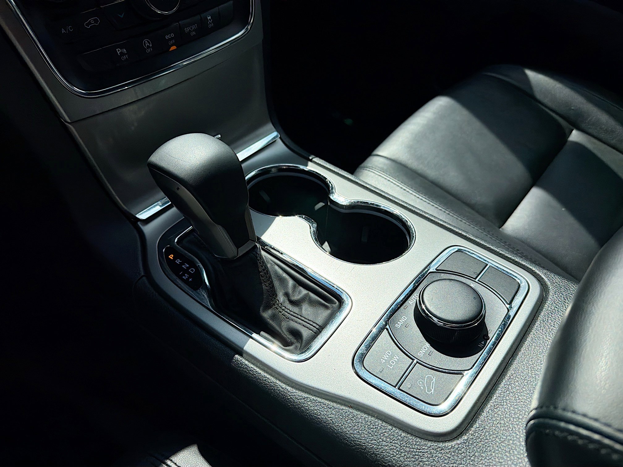 Used 2018 Jeep Grand Cherokee Limited image 10